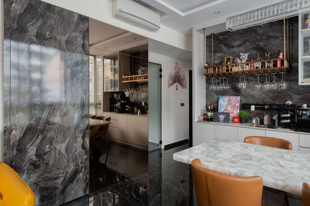 Modern Living Room with Marble Floor and Mirror