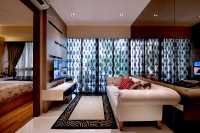 Modern New Condominium by De Style Interior Pte Ltd