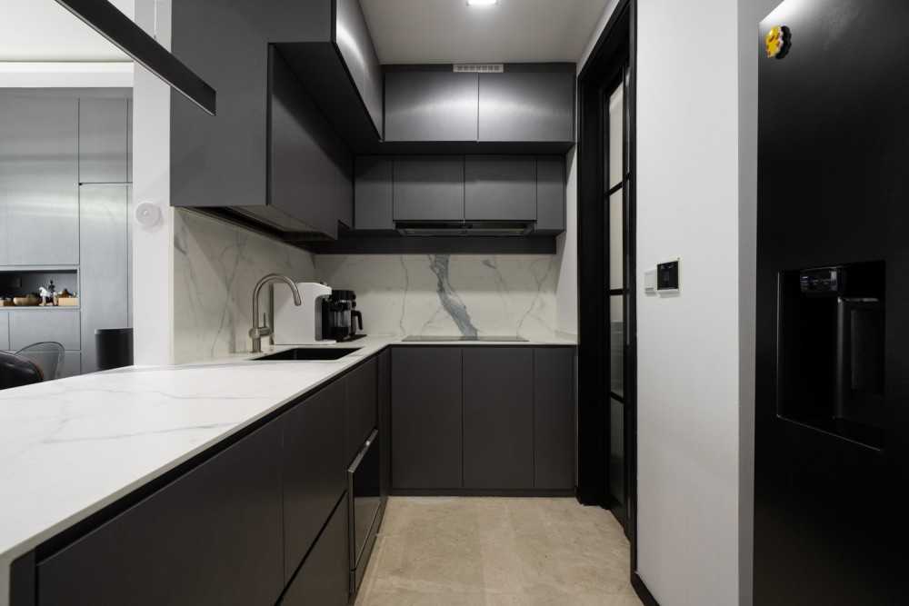 Contemporary Kitchen with Vinyl Flooring and Kitchen Window