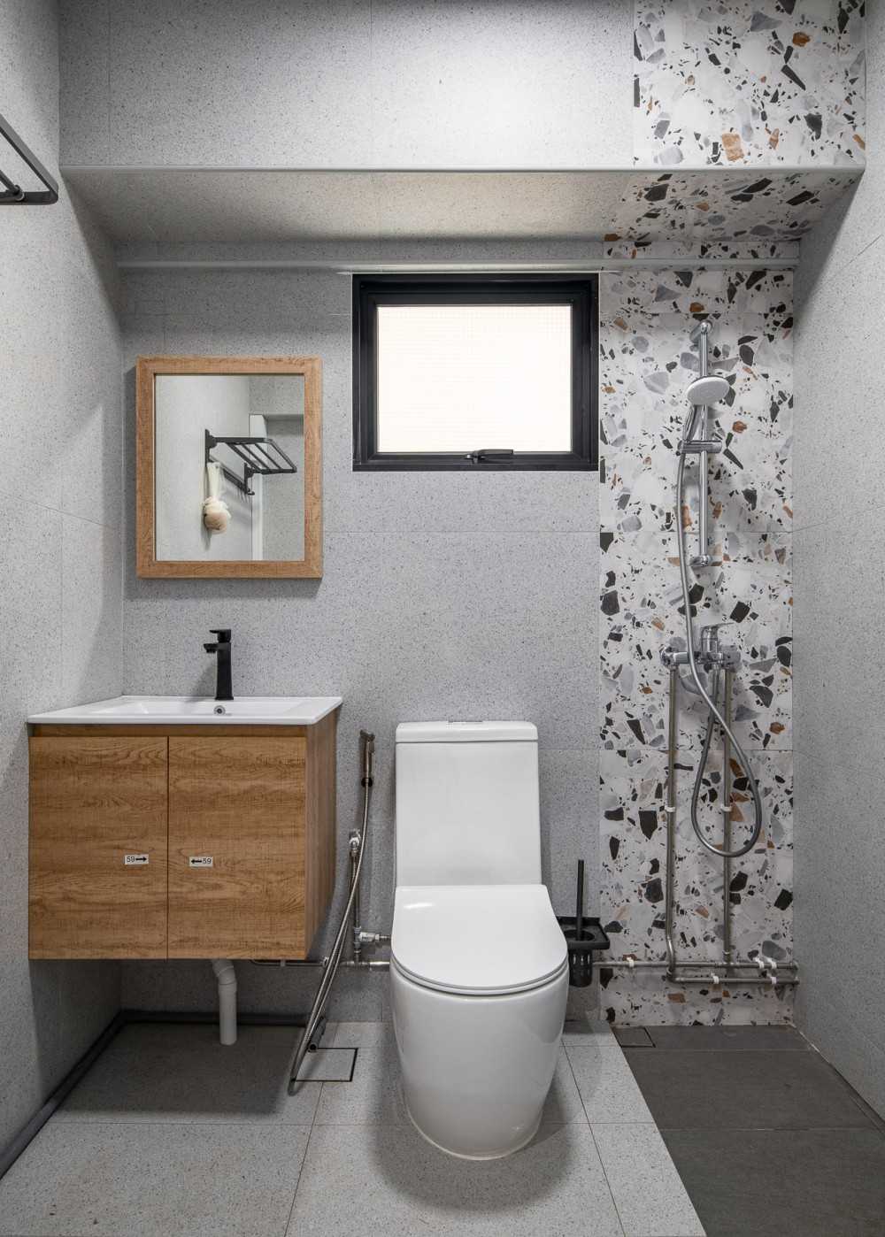 Contemporary Bathroom with Countertop and Homogeneous Tiles
