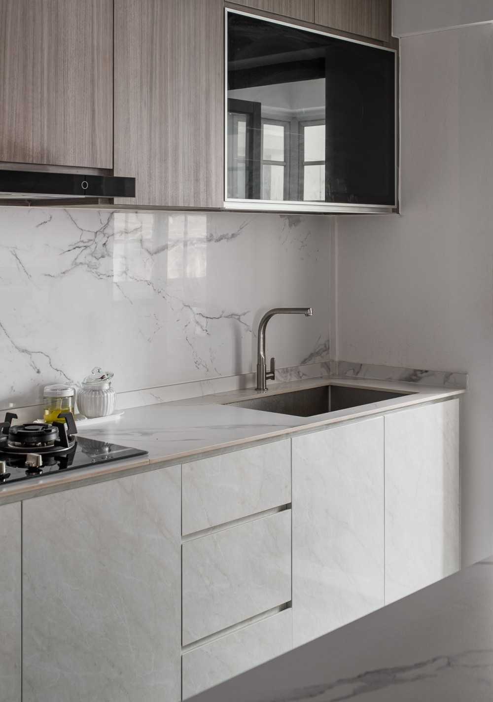 Contemporary Kitchen with Countertop and Homogeneous Tiles