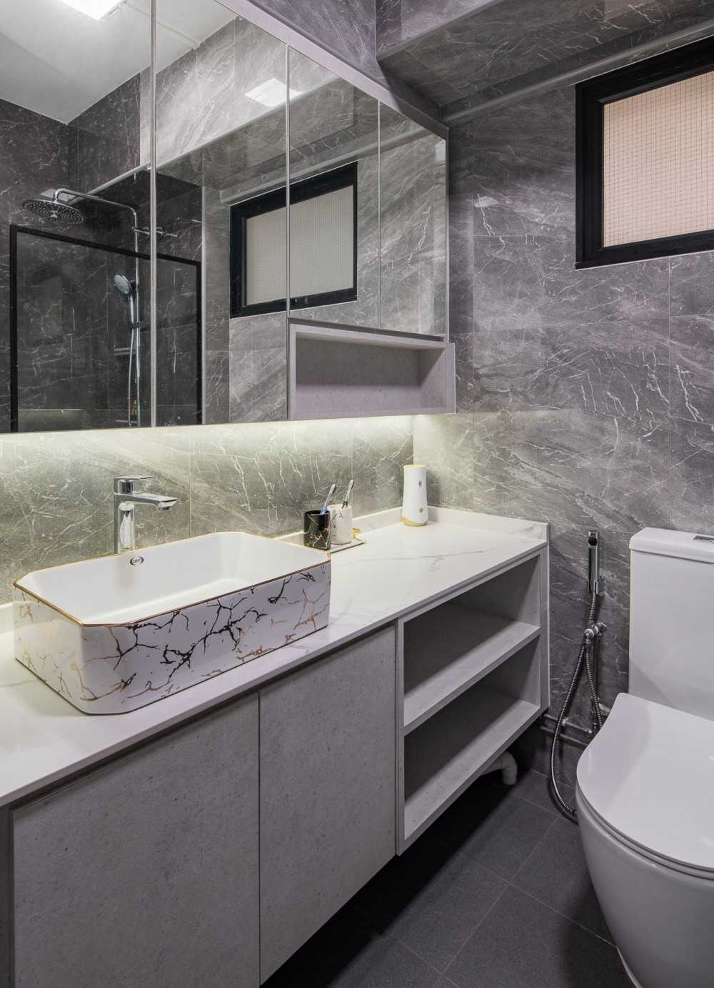 Contemporary Bathroom with Countertop and Homogeneous Tiles