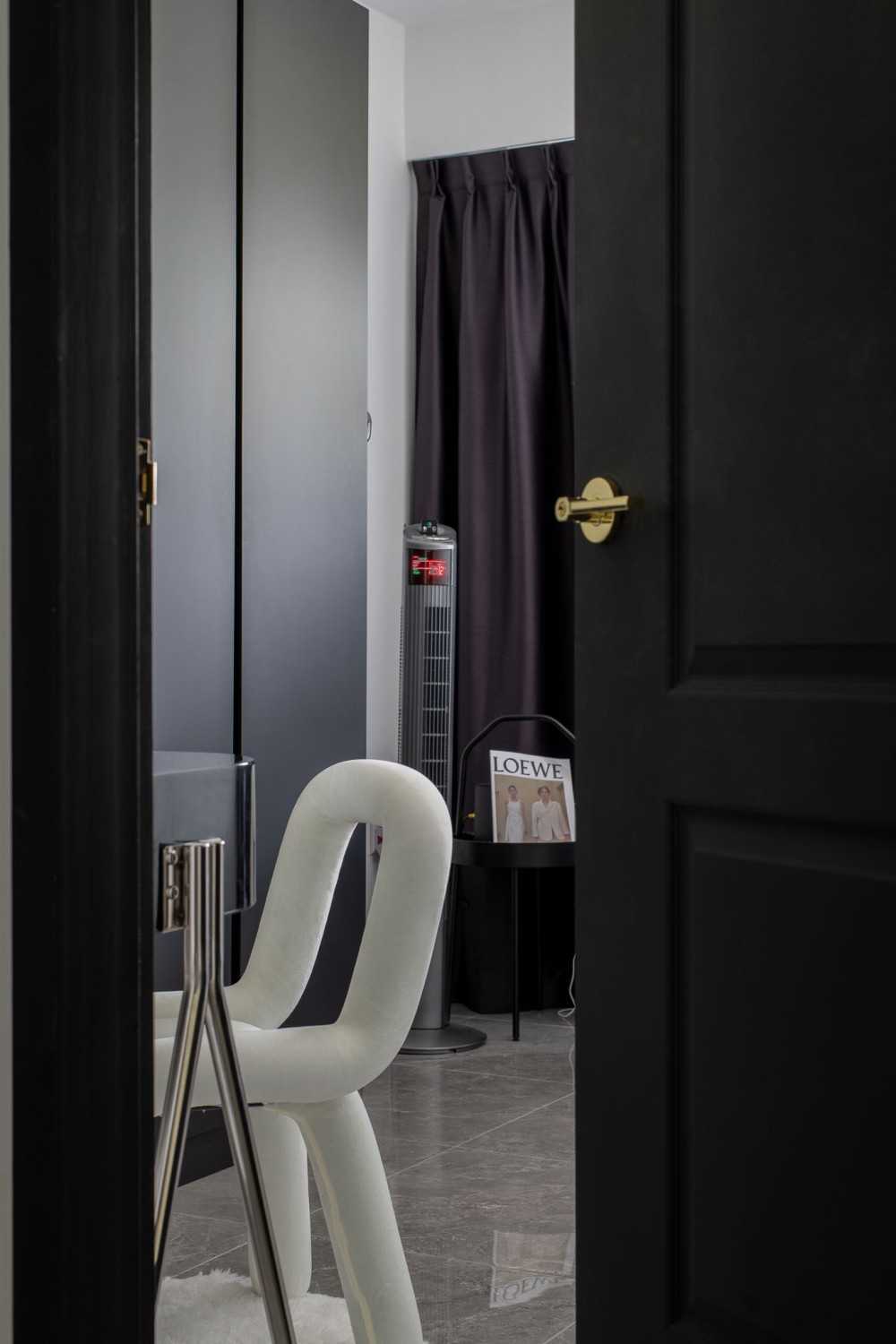 Modern Bedroom with Wardrobe and Closet