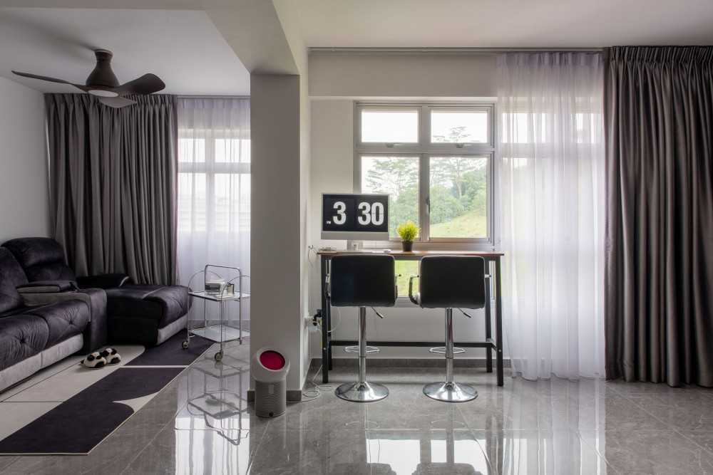 Modern Living Room with Carpet and Curtain