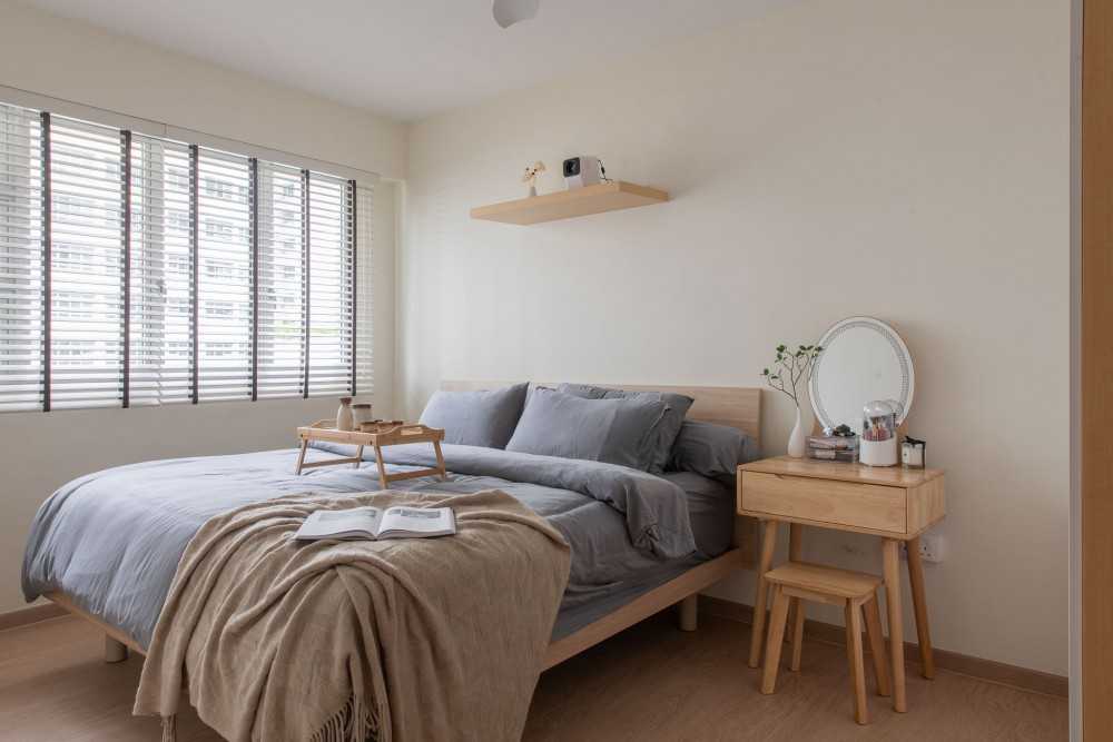 Scandinavian Bedroom with Vinyl Flooring and Bedroom Dresser