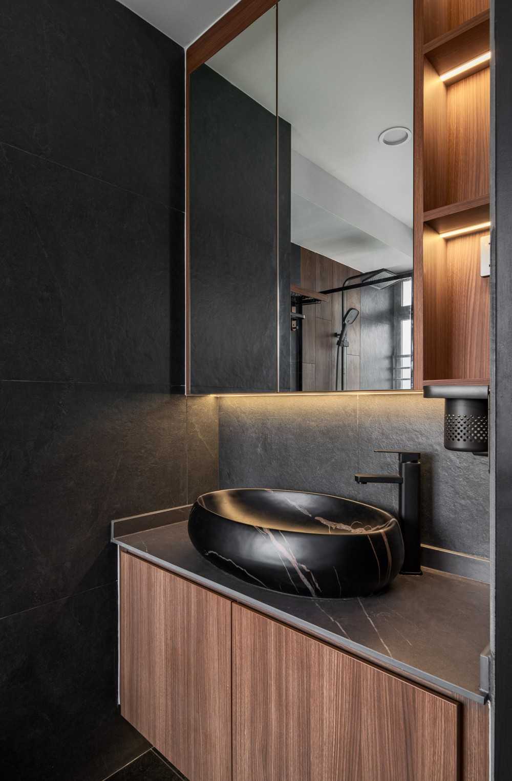 Contemporary Bathroom with Countertop and Homogeneous Tiles