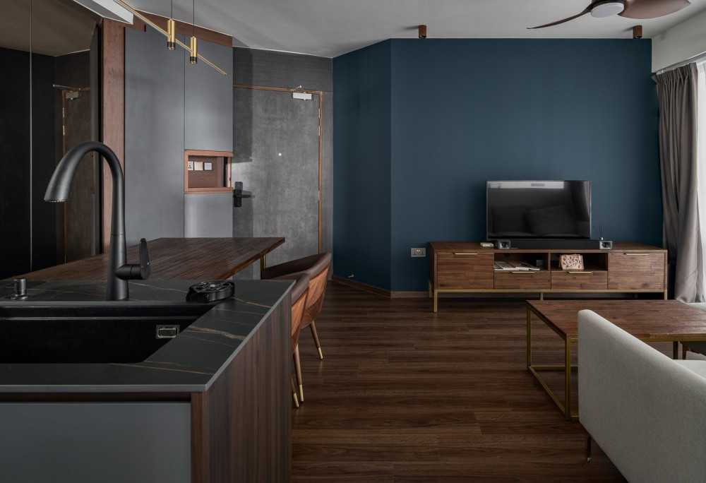 Contemporary Dining Room with Dining Table and Dining Chairs