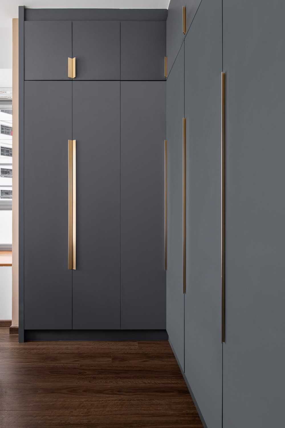 Contemporary Bedroom with Vinyl Flooring and Wardrobe