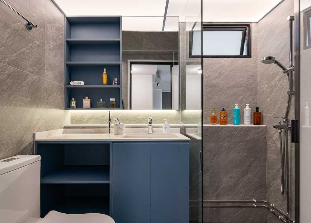 Scandinavian Bathroom with Countertop and Homogeneous Tiles