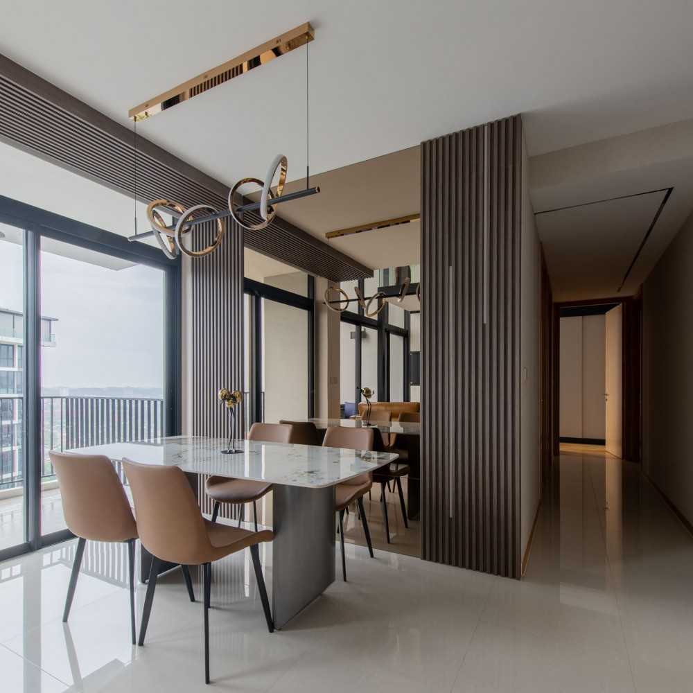 Modern Dining Room with Mirror and Dining Table