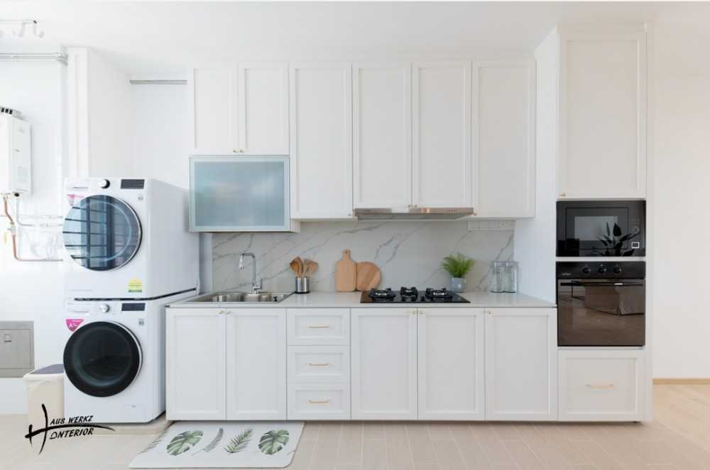 Scandinavian Kitchen with Countertop and Open Kitchen