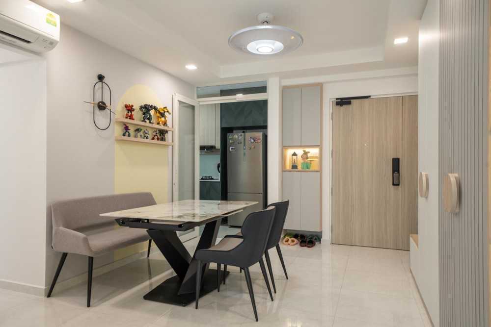 Modern Dining Room with Dining Table and Dining Chairs