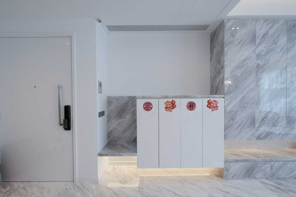 Modern Entryway with Seating Bench and Shoe Rack