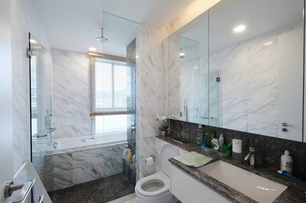 Modern Bathroom with Feature Wall and Bathtub