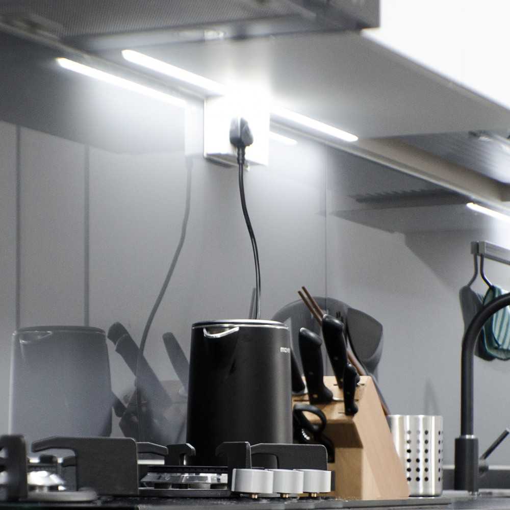 Minimalist Kitchen with Countertop and Kitchen Backsplash