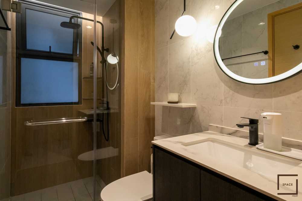 Contemporary Bathroom with Mirror and Shower Screen