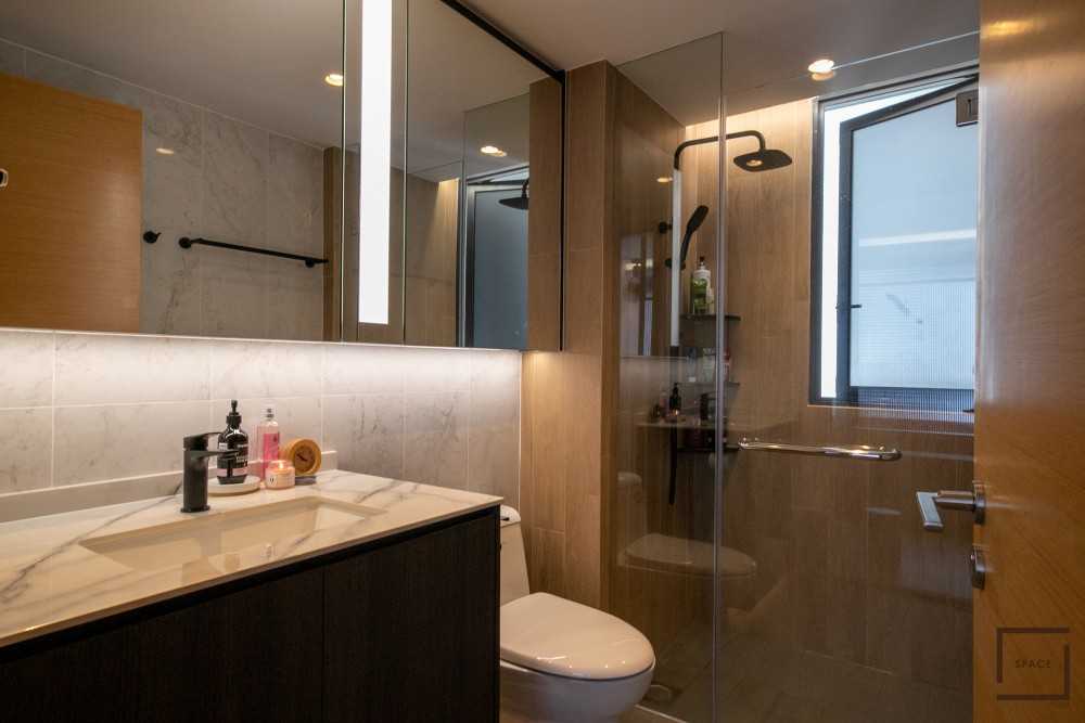 Contemporary Bathroom with Mirror and Shower Screen
