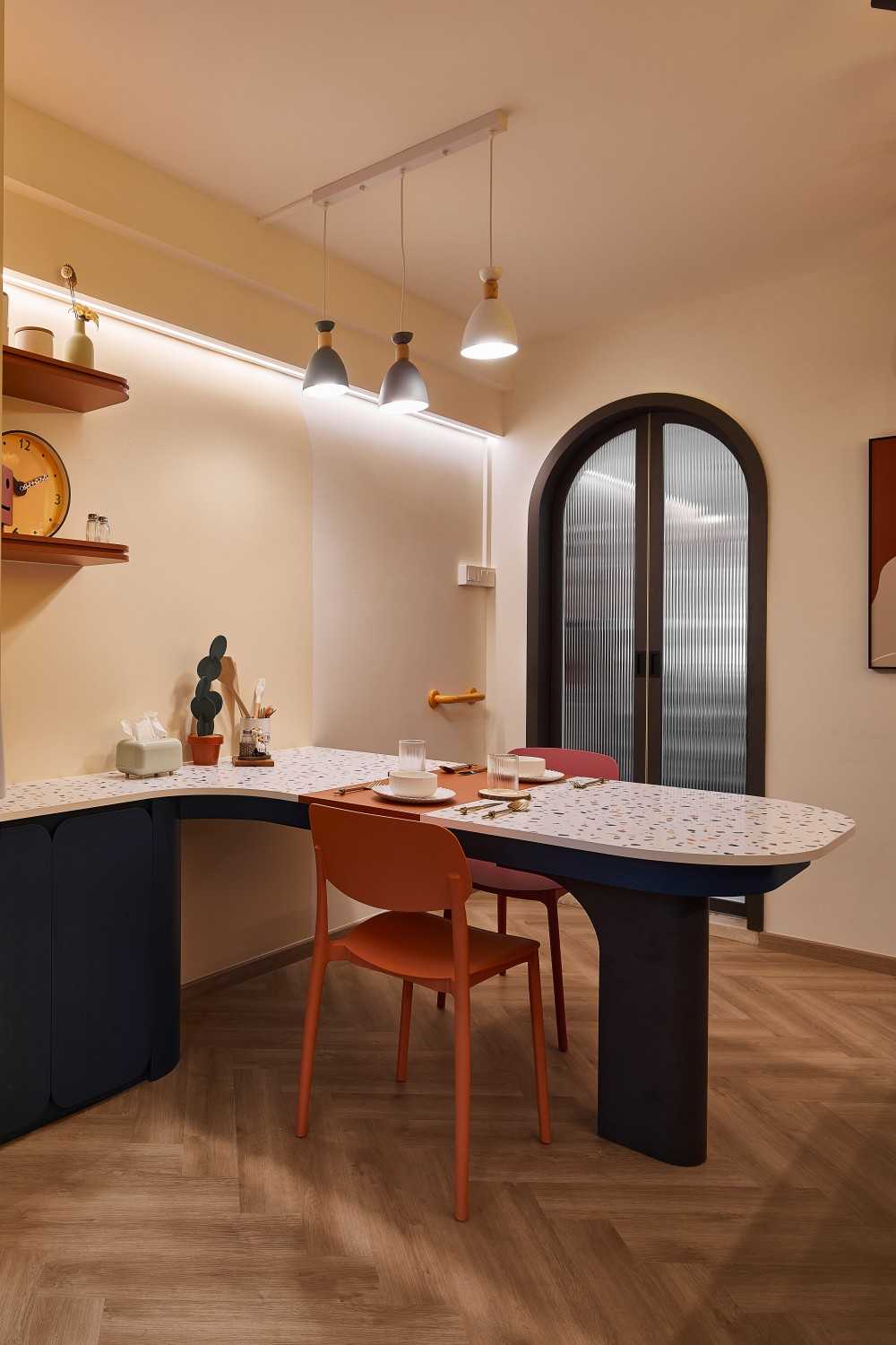 Eclectic Dining Room with Drop Light and Dining Table