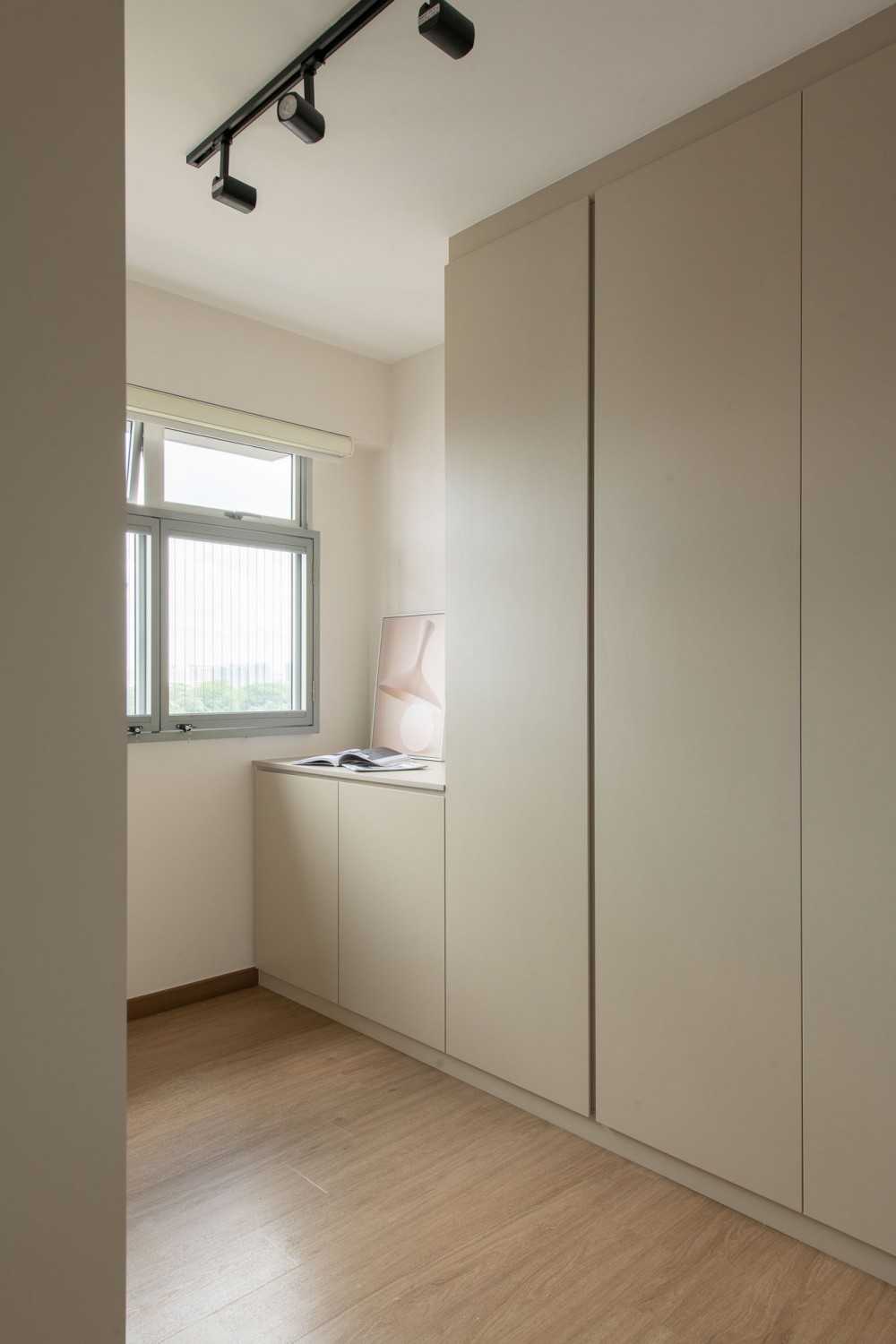 Contemporary Bedroom with Wardrobe and Closet