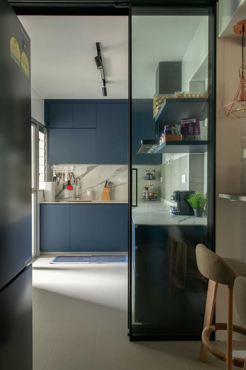 Modern Kitchen with Glass Door and Breakfast Counter