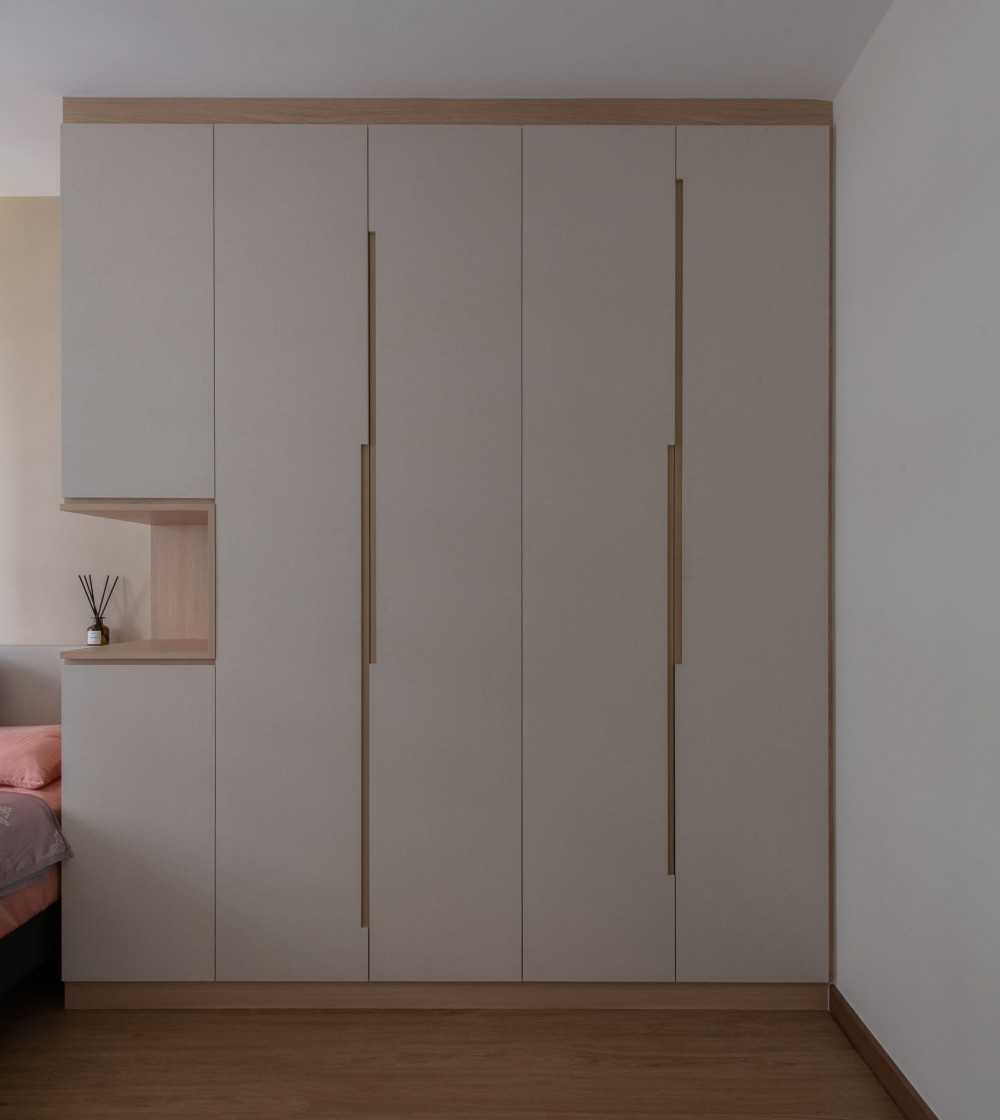 Minimalist Bedroom with Wardrobe and Closet