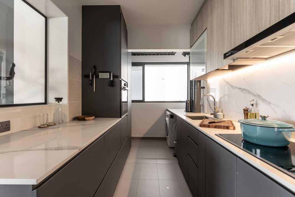Modern Kitchen with Countertop and Kitchen Backsplash