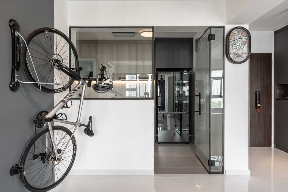 Modern Kitchen with Countertop and Homogeneous Tiles