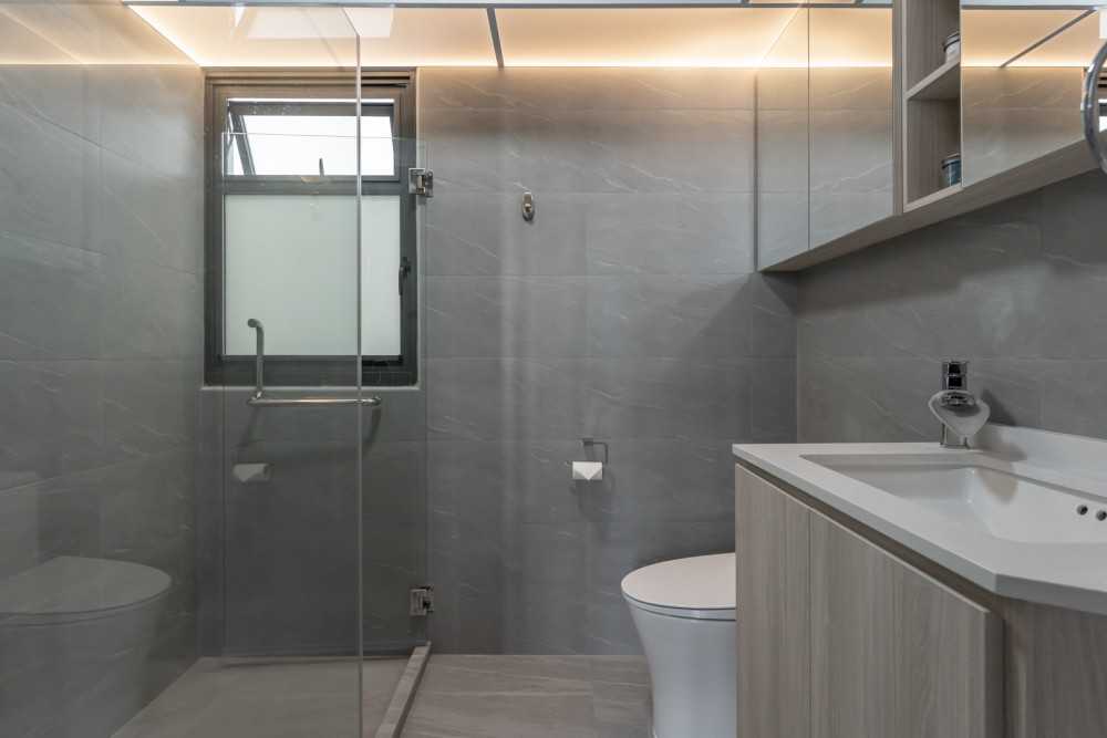 Modern Bathroom with Homogeneous Tiles and Bathroom Accessories