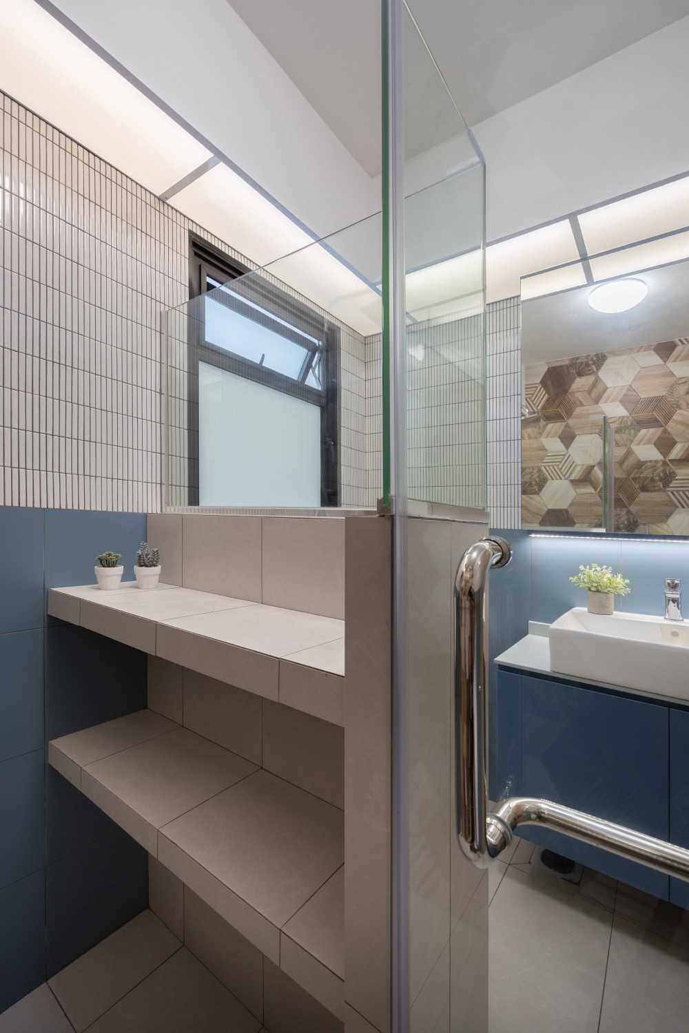 Modern Bathroom with Shower Screen and Bathroom Accessories