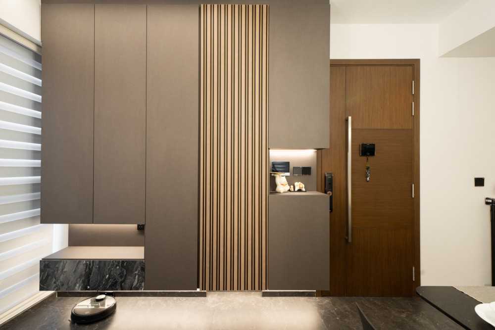 Modern Entryway with Mirror and Shoe Rack