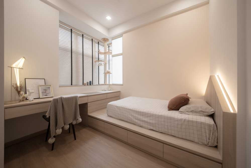 Modern Bedroom with Platform Bed and Storage Cabinets