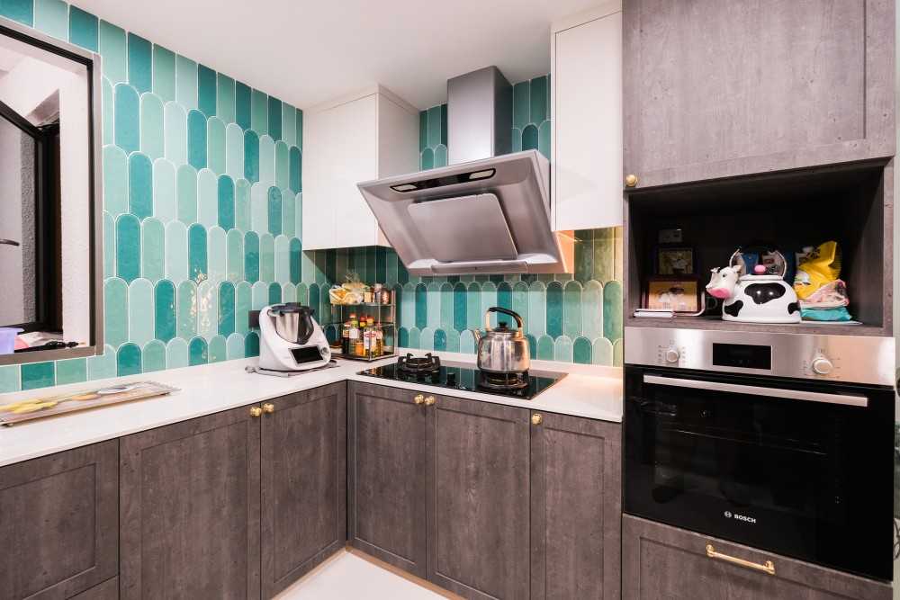 Country Kitchen with Kitchen Backsplash and Kitchen Cabinets
