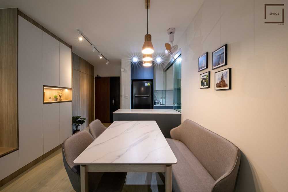 Modern Dining Room with Chandelier and Dining Table
