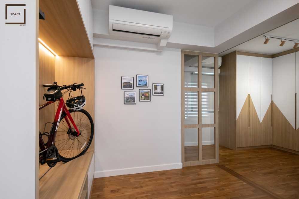 Modern Bedroom with Vinyl Flooring and Wardrobe