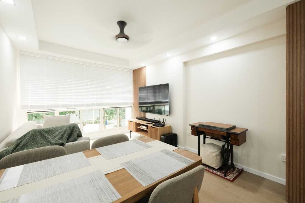 Scandinavian Dining Room with Dining Table and Dining Chairs