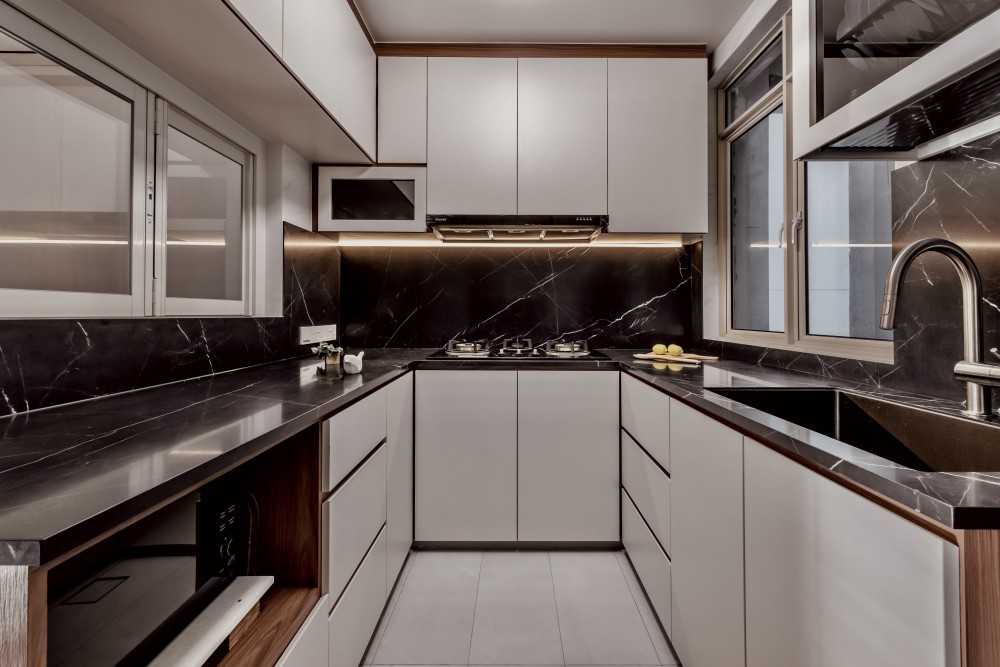 Modern Kitchen with Kitchen Window and Kitchen Backsplash