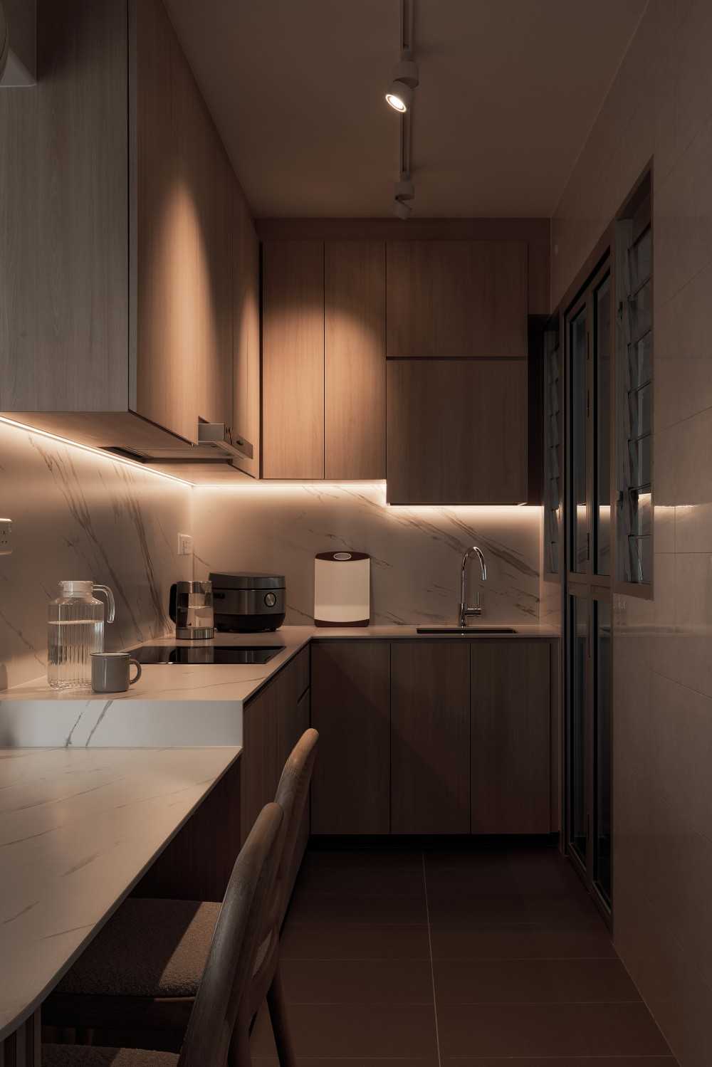 Scandinavian Kitchen with Open Kitchen and Kitchen Backsplash