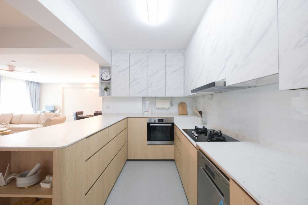 Scandinavian Kitchen with Open Kitchen and Kitchen Cabinets
