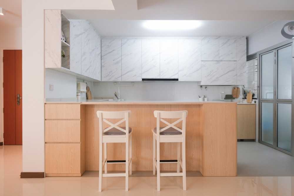 Scandinavian Kitchen with Open Kitchen and Kitchen Cabinets