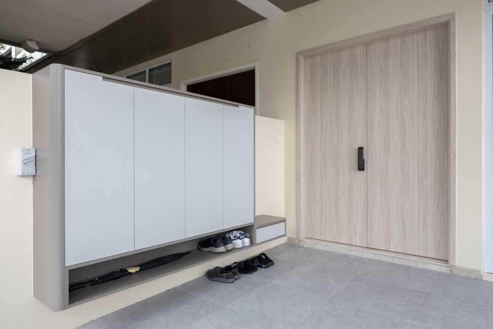 Modern Foyer with Storage Cabinets and Shoe Cabinets