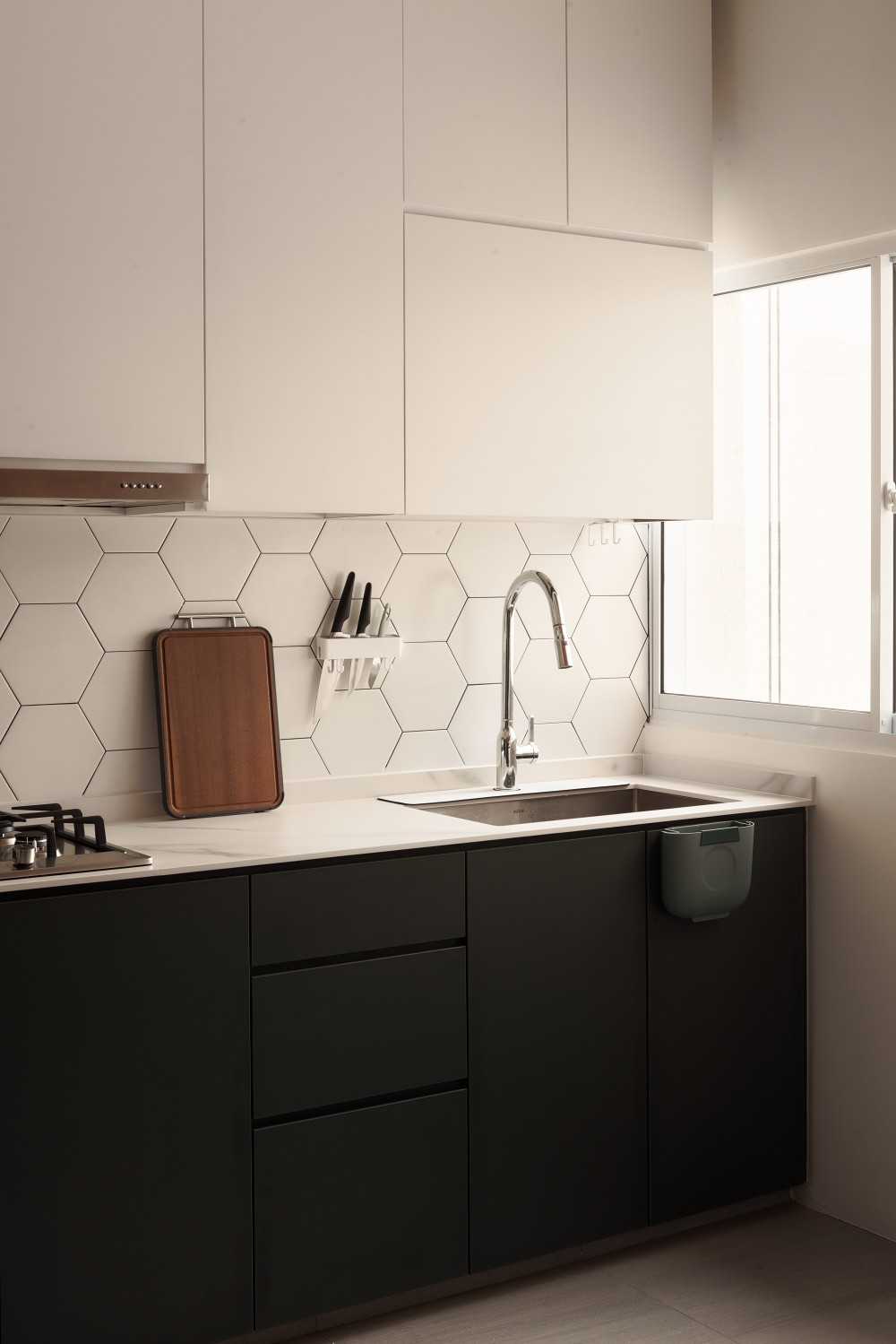 Scandinavian Kitchen with Kitchen Backsplash and Kitchen Cabinets