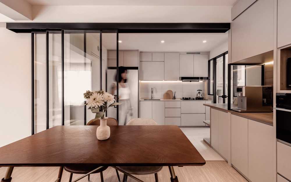 Minimalist Kitchen with Open Kitchen and Kitchen Cabinets
