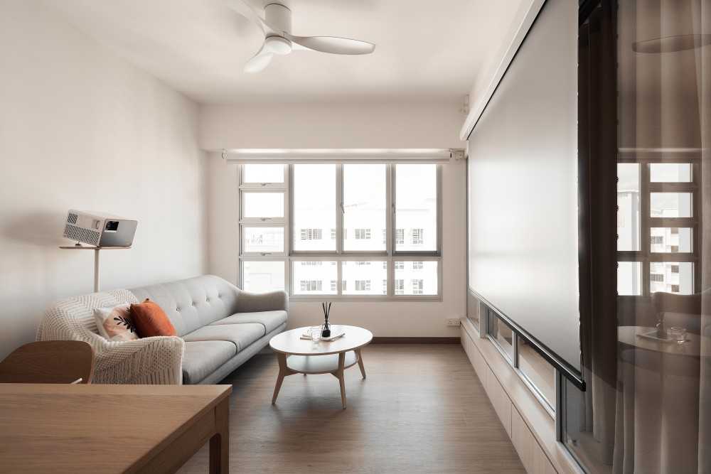 Minimalist Living Room with Coffee Table and Screen