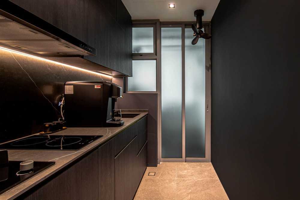 Contemporary Kitchen with Countertop and Kitchen Cabinets