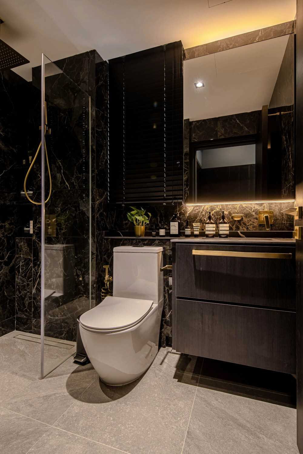 Contemporary Bathroom with Countertop and Toilet Bowl