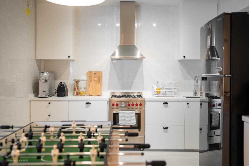 Minimalist Kitchen with Vinyl Flooring and Dishwasher