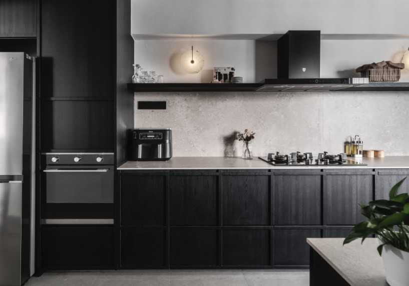 Minimalist Kitchen with Countertop and Homogeneous Tiles