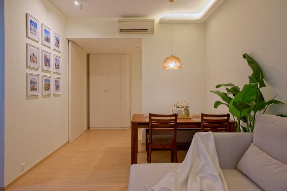 Minimalist Living Room with Drop Ceiling and Sofa