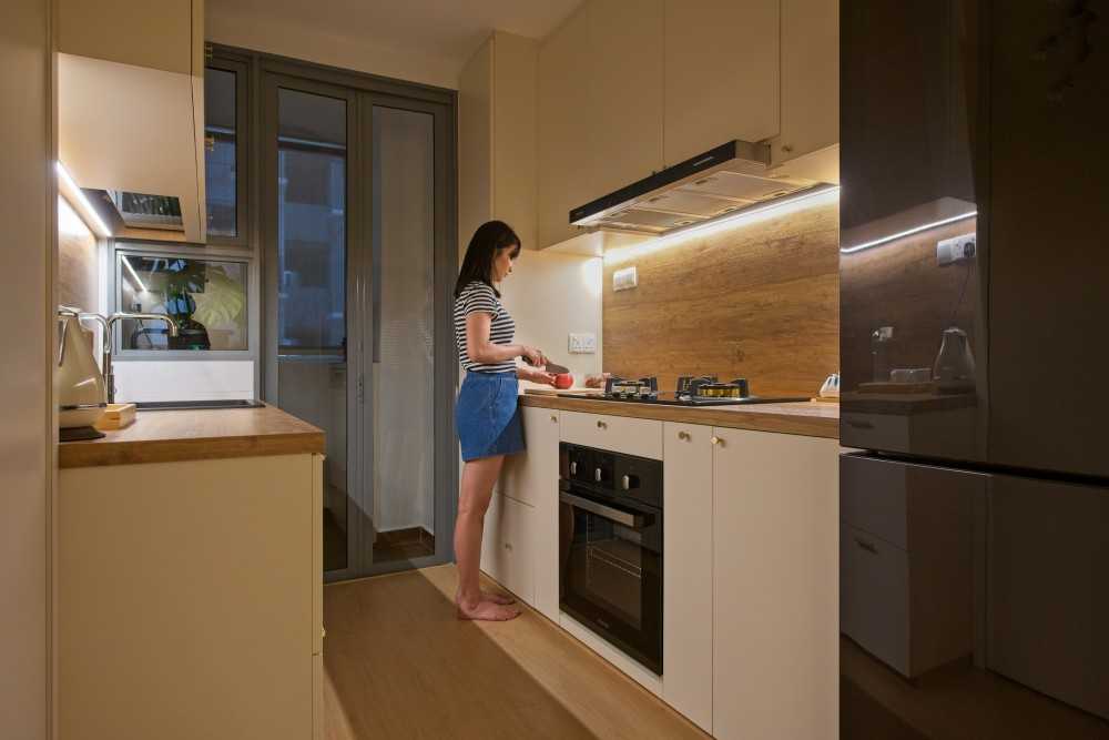 Minimalist Kitchen with Vinyl Flooring and Kitchen Tap