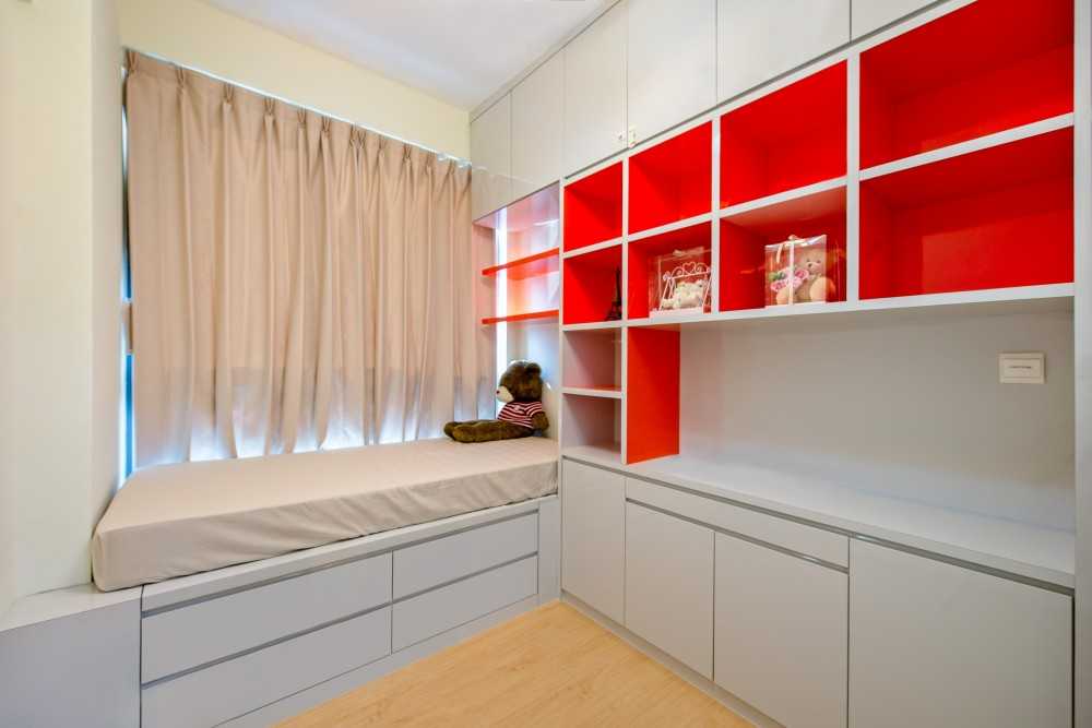 Minimalist Bedroom with Bookshelf and Vinyl Flooring